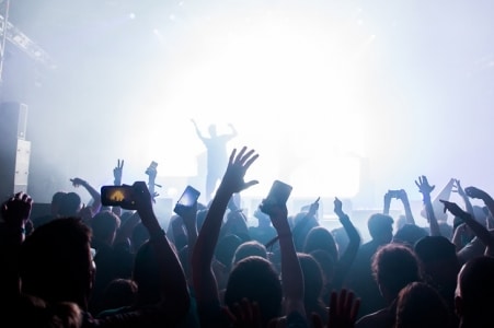 How to make money if you're under 18_concert